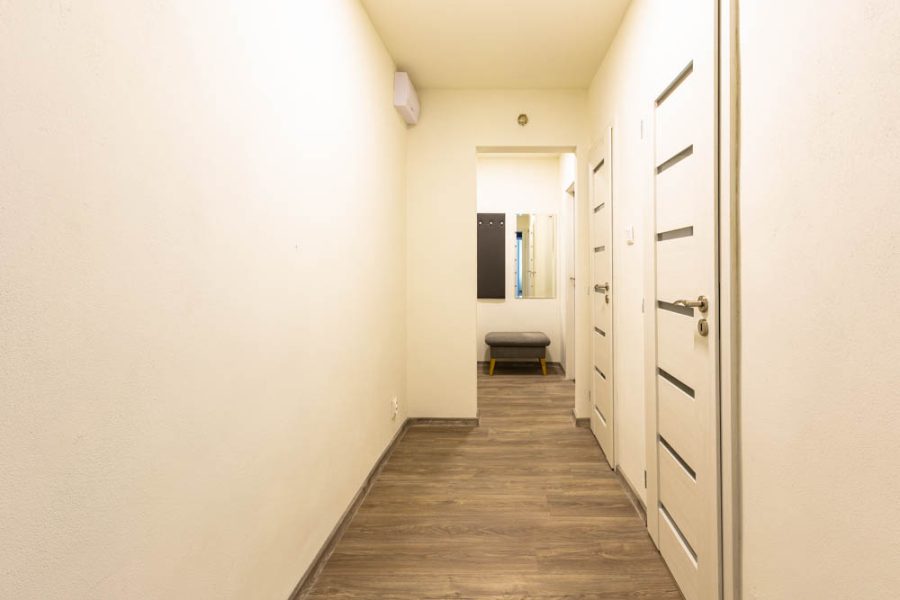 Lokalita Sídlisko – Prenájom 3 izb. bytu (70 m2) po kompletnej rekonštrukcii s pivnicou a dvoma balkónmi, širšie centrum mesta BB